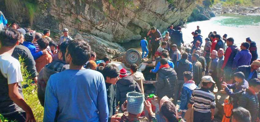 कुलपुजा गर्न गएका कार्की परिवार परे भयानक दुर्घटनामा