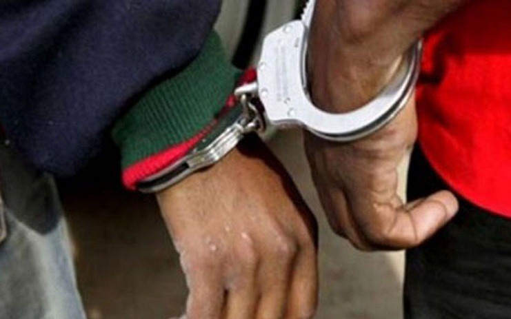 २६ लाख भारतीय रुपैयाँसहित ३ जना पक्राउ