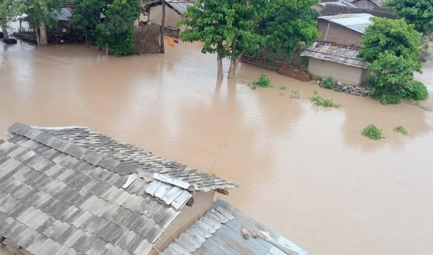 कैलालीमा बाढीः वेपत्ता तीनै जनाको शव फेला