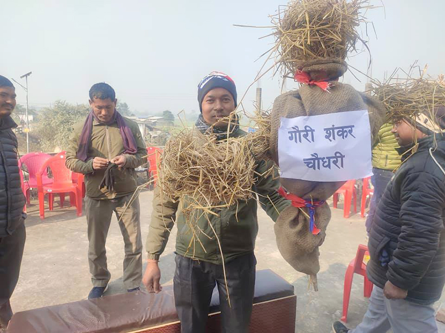 निर्वाचन क्षेत्रमा श्रममन्त्रीको पुत्ला दहन