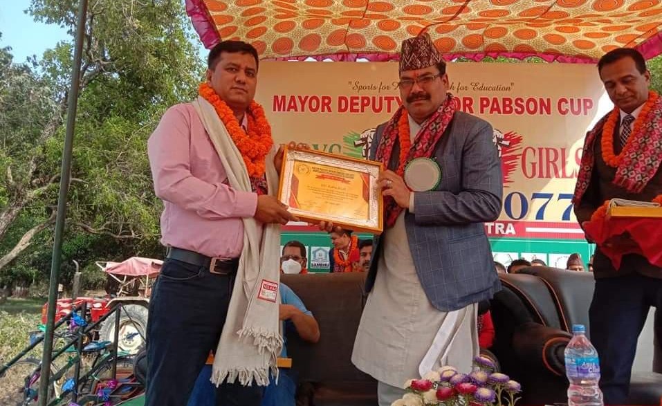 धनगढी पोष्ट दैनिकका  सम्पादक शाह सहित विभिन्न व्यक्ति सम्मानित