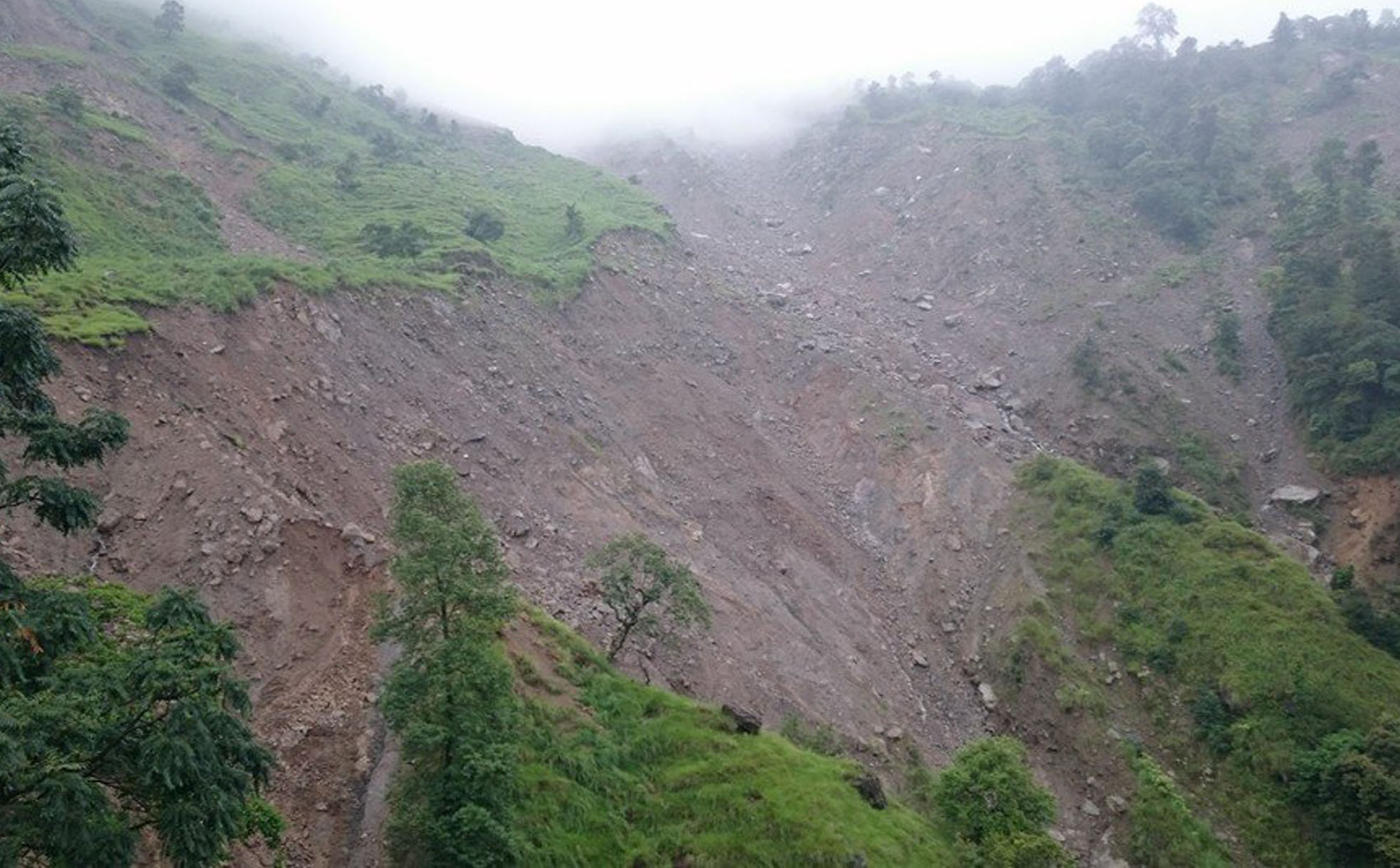 बाजुरामा पहिरोमा परी एकको मृत्यु, प्रहरी चौकी सारियो