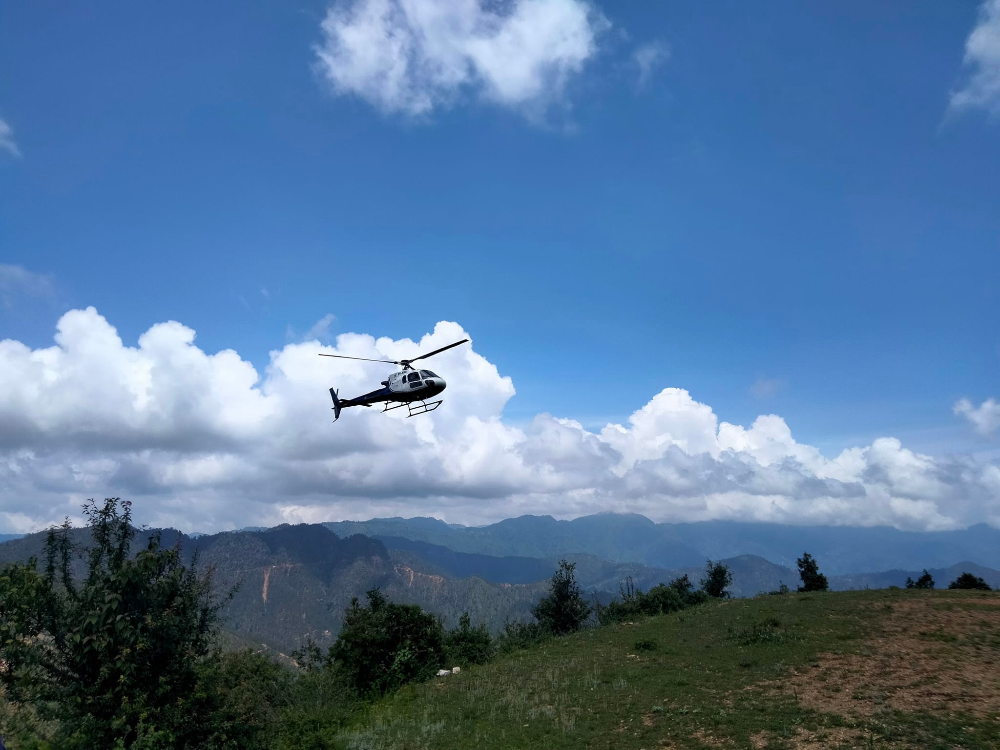 ढुङ्गाले लागेर घाइते भएकी महिला वडा सदस्यको हेलिकप्टरबाट उद्धार