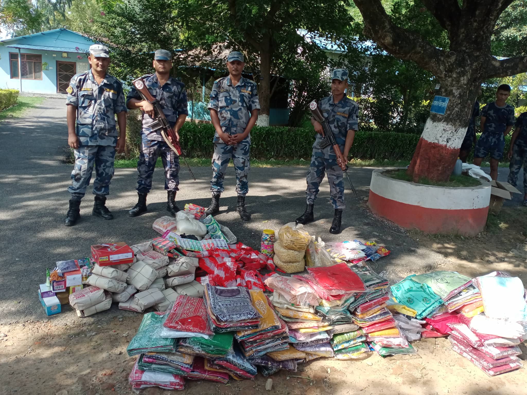 सशस्त्रद्वारा पिकअप गाडीसहित विभिन्न सामान बरामद