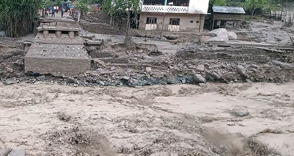 सुदूरपश्चिममा बाढी पहिरोको वितन्डा  जनजीवन कष्टकर बन्दै