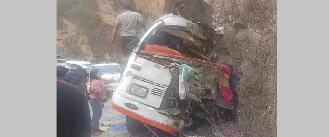 सिन्धुलीमा बस दुर्घटनाः ५ जनाको मृत्यु, २८ घाइते