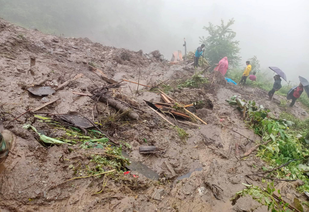 पहिरोमा परी  एकै परिवारका पाँच जनाको मृत्यु