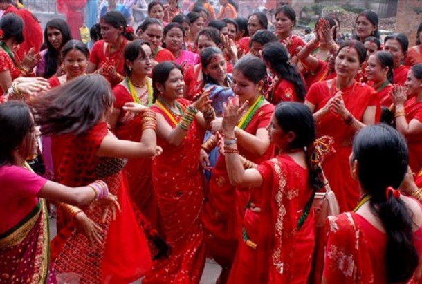 हिन्दू महिलाहरु हरितालिका तीज मनाउँदै